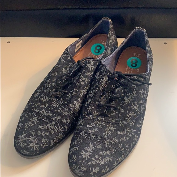 Toms Shoes - Toms Mocha Brogue Floral Black Oxford size 8